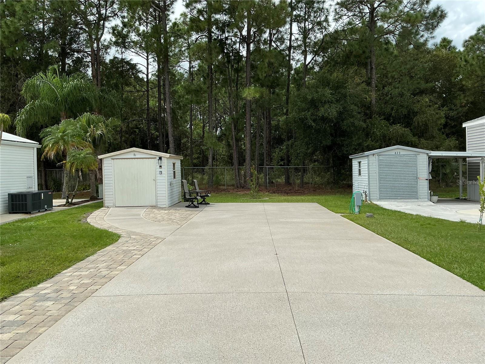 427 PINE LOOP Property Photo 1