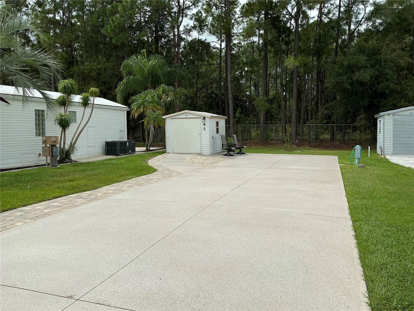 427 Pine Loop Property Photo 2