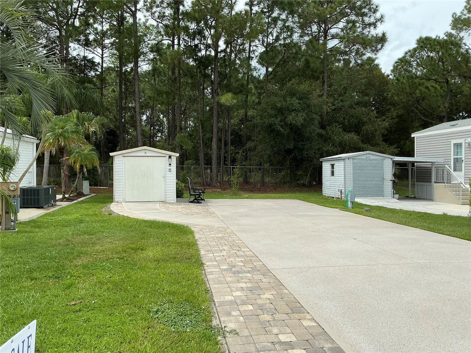 427 Pine Loop Property Photo 3