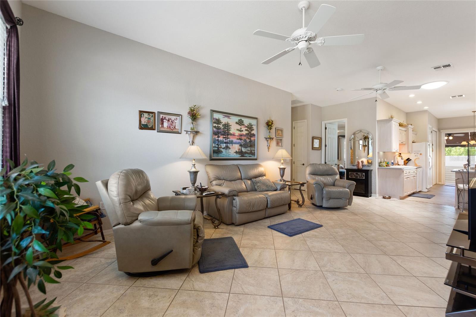 337 Motorcoach Dr S Property Photo 9