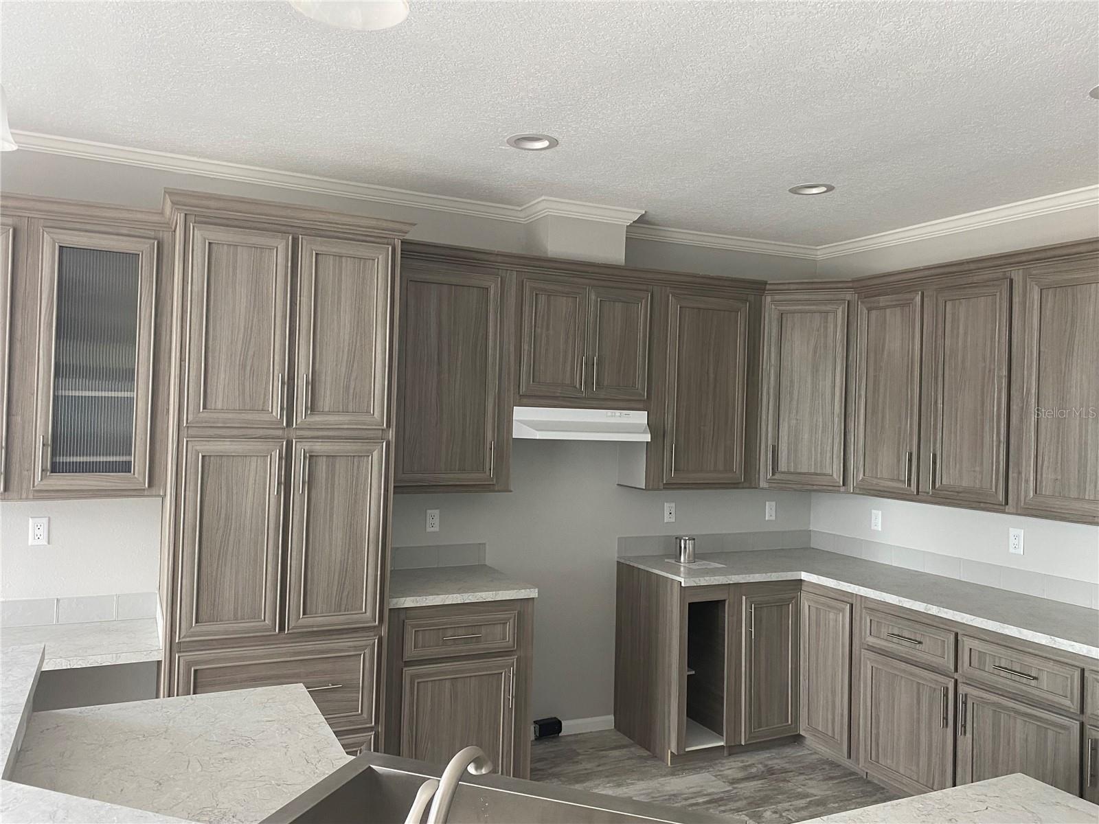 6251 Grove Blvd Property Photo 3