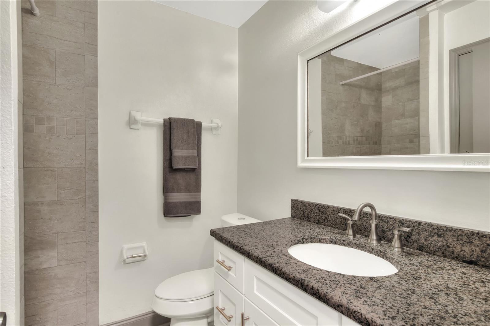 1100 Lowry Ave #33 Property Photo 24