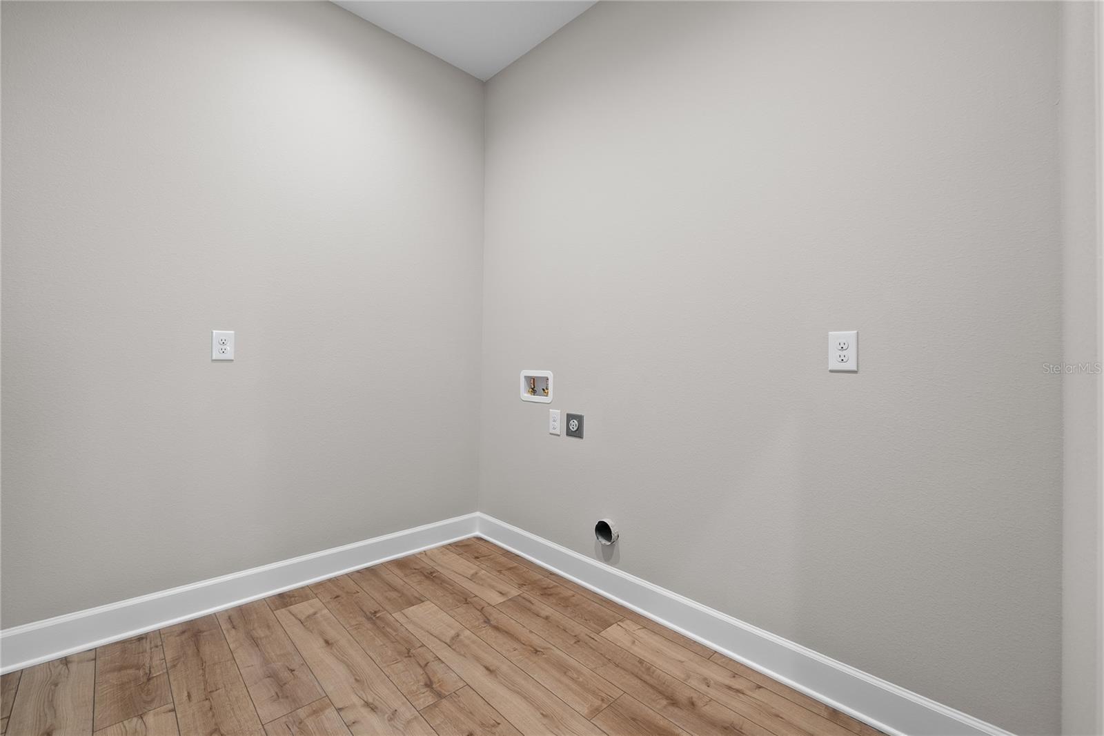 4537 Fairway Oaks Dr Property Photo 9