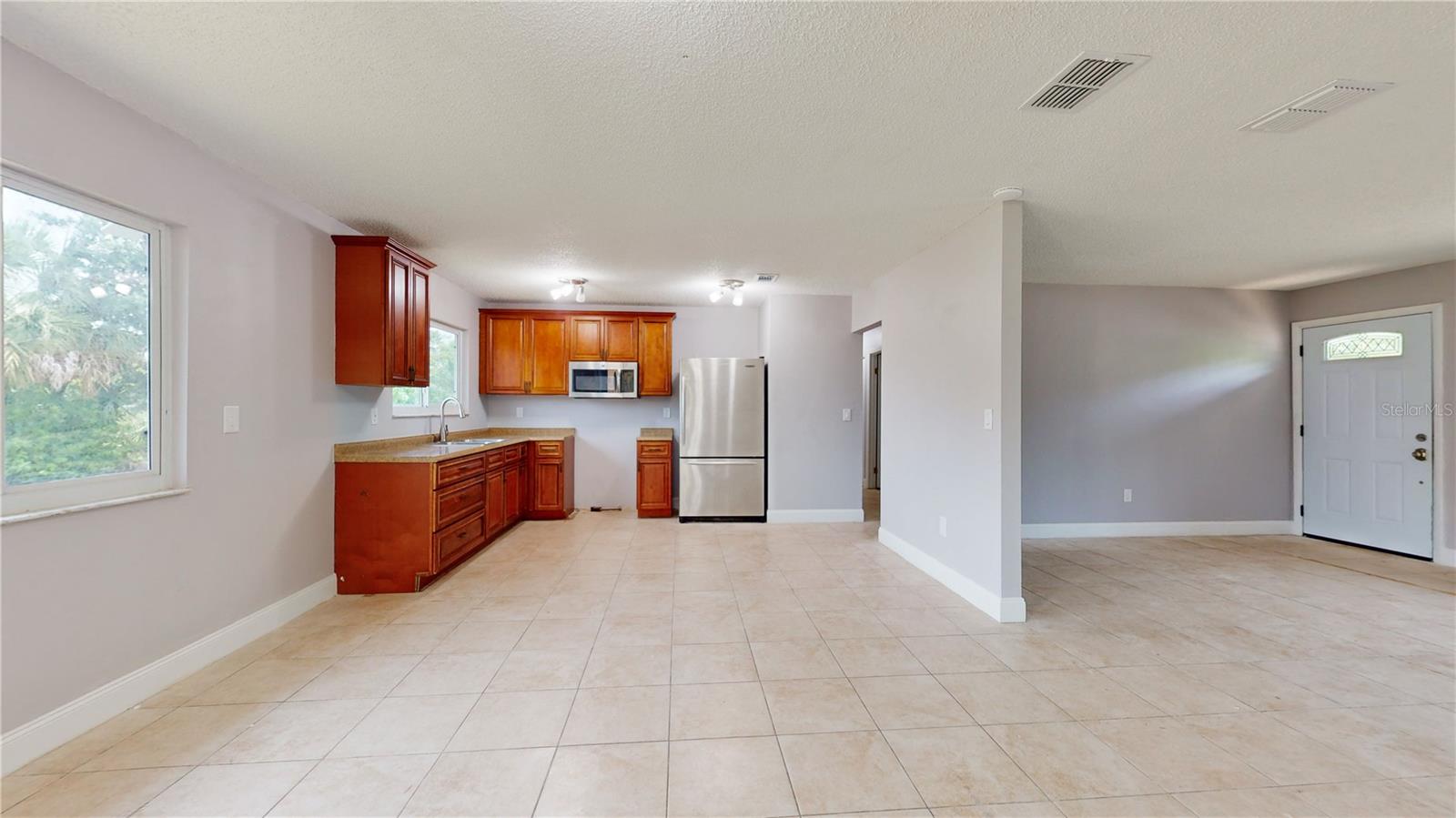 1053 Zambrana St Se Property Photo 6