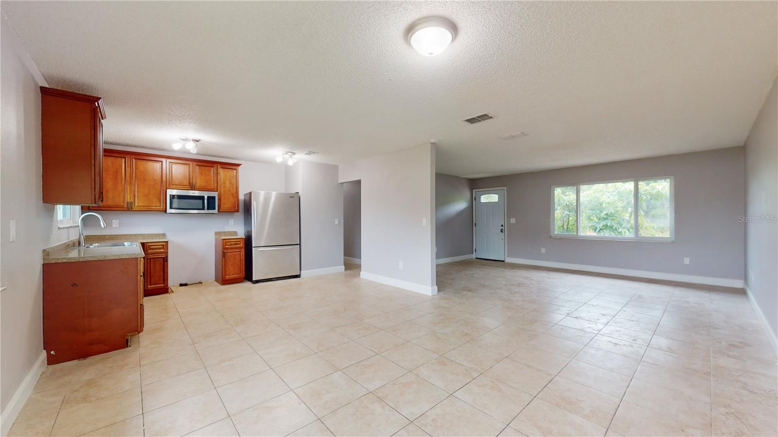 1053 Zambrana St Se Property Photo 7