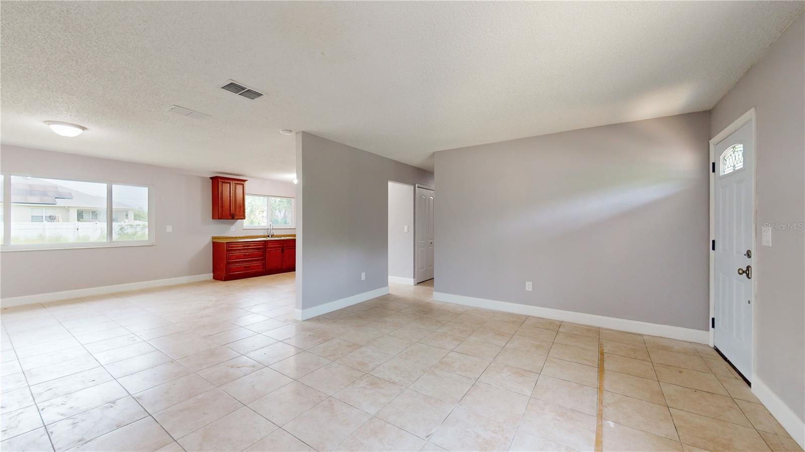 1053 Zambrana St Se Property Photo 11