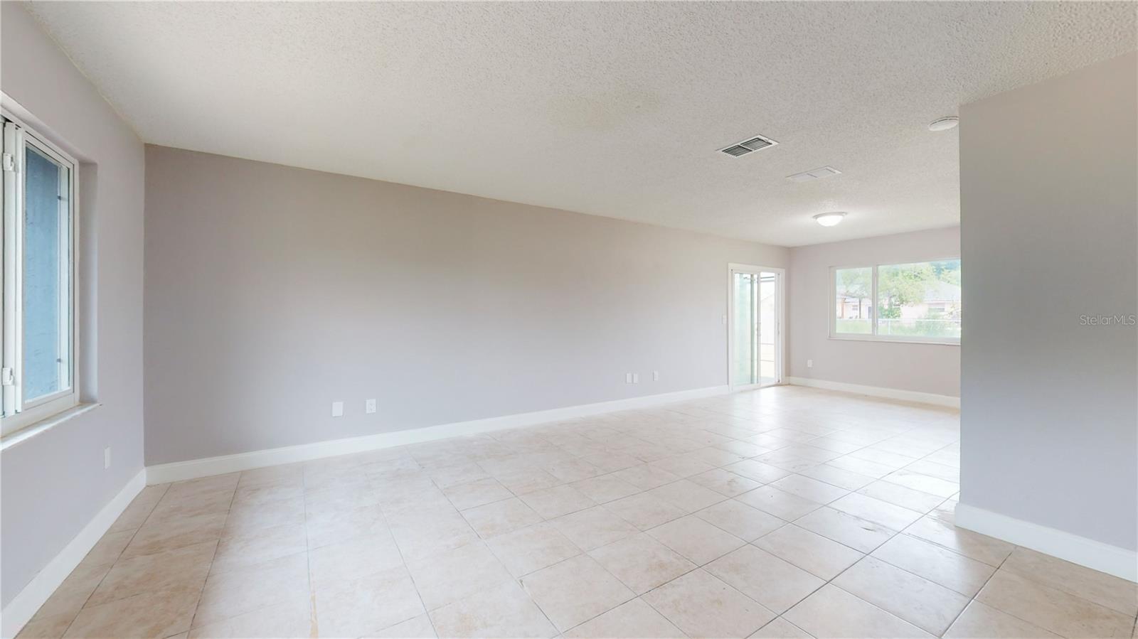 1053 Zambrana St Se Property Photo 12