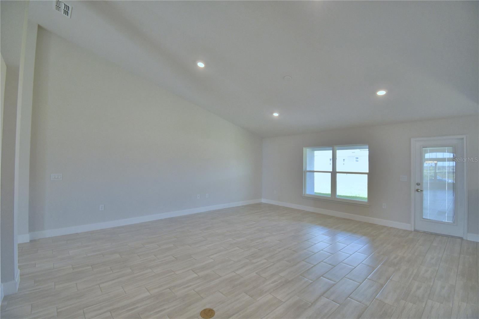 5280 Tennessee Ridge Ct Property Photo 8