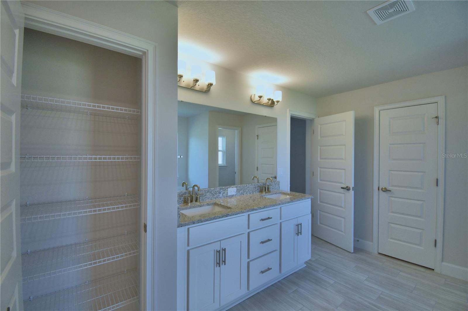 5280 Tennessee Ridge Ct Property Photo 16