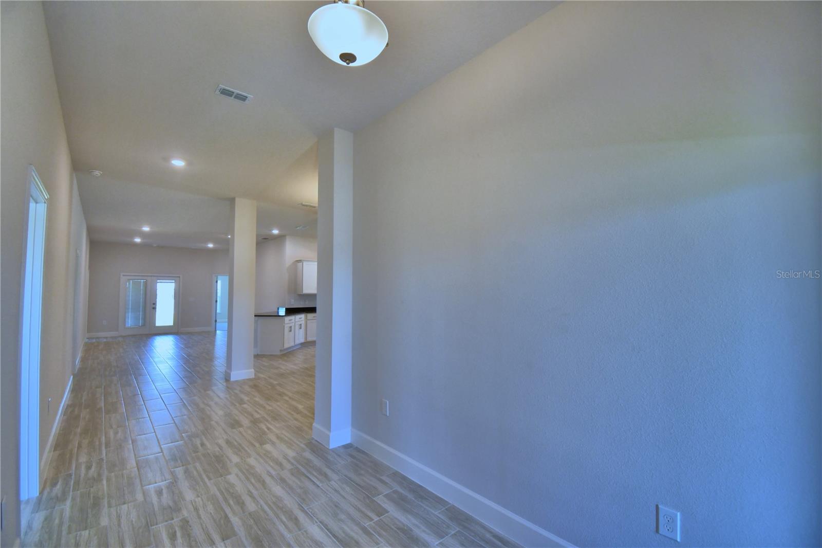 5120 Villa Crest Way Property Photo 3