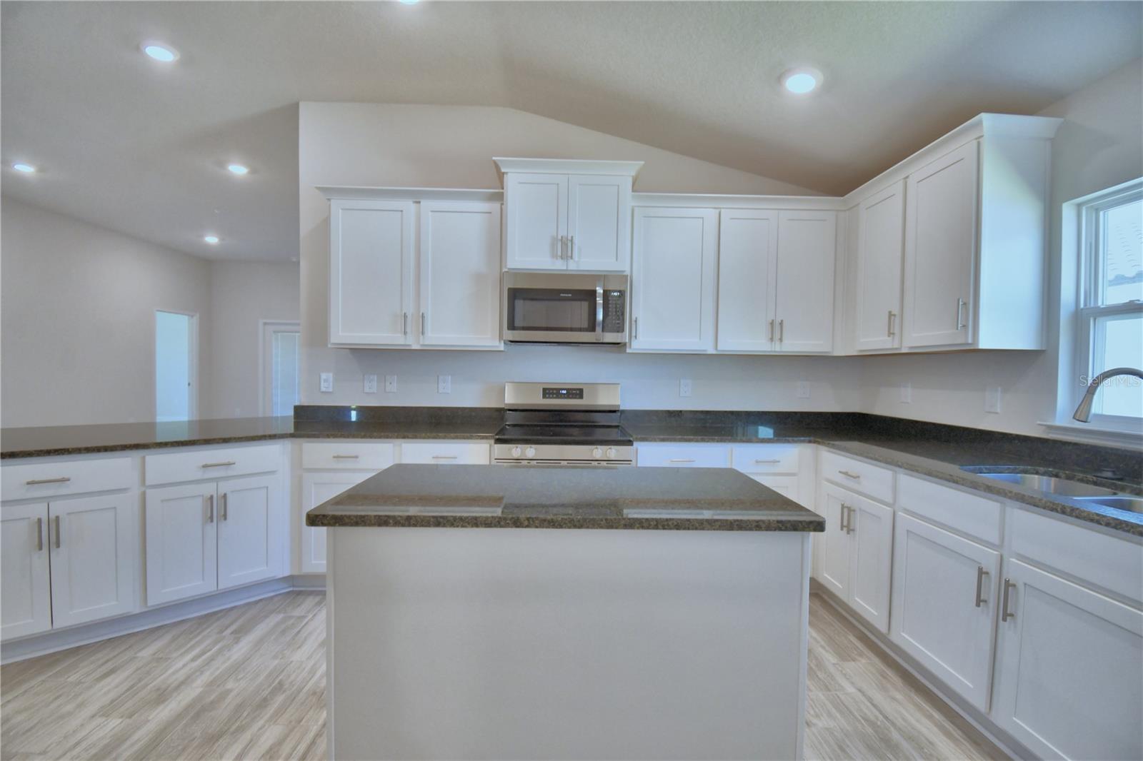 5120 Villa Crest Way Property Photo 9