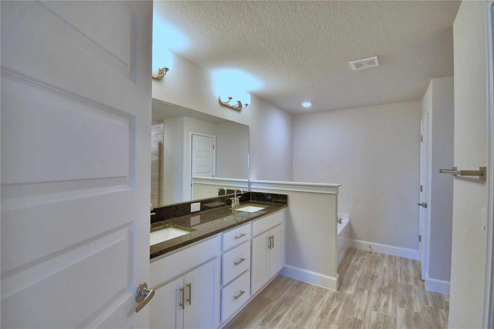 5120 Villa Crest Way Property Photo 13