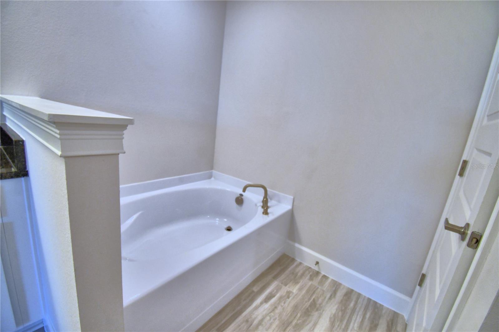 5120 Villa Crest Way Property Photo 15