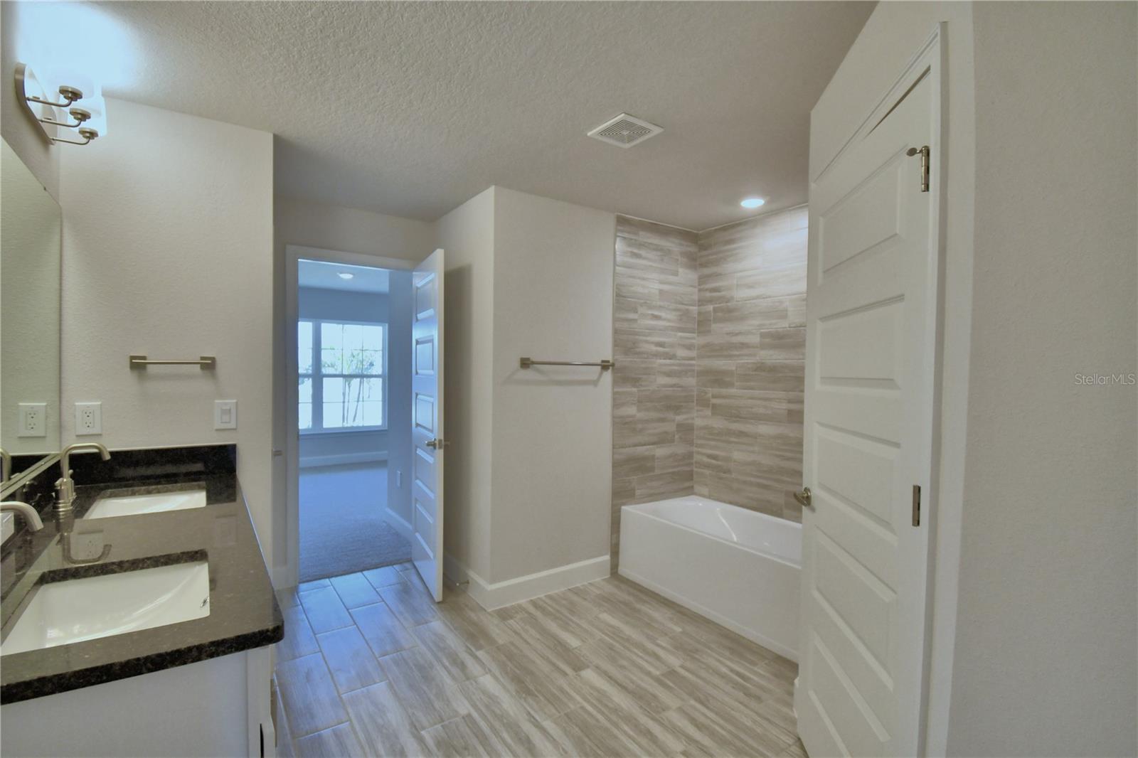 5120 Villa Crest Way Property Photo 23