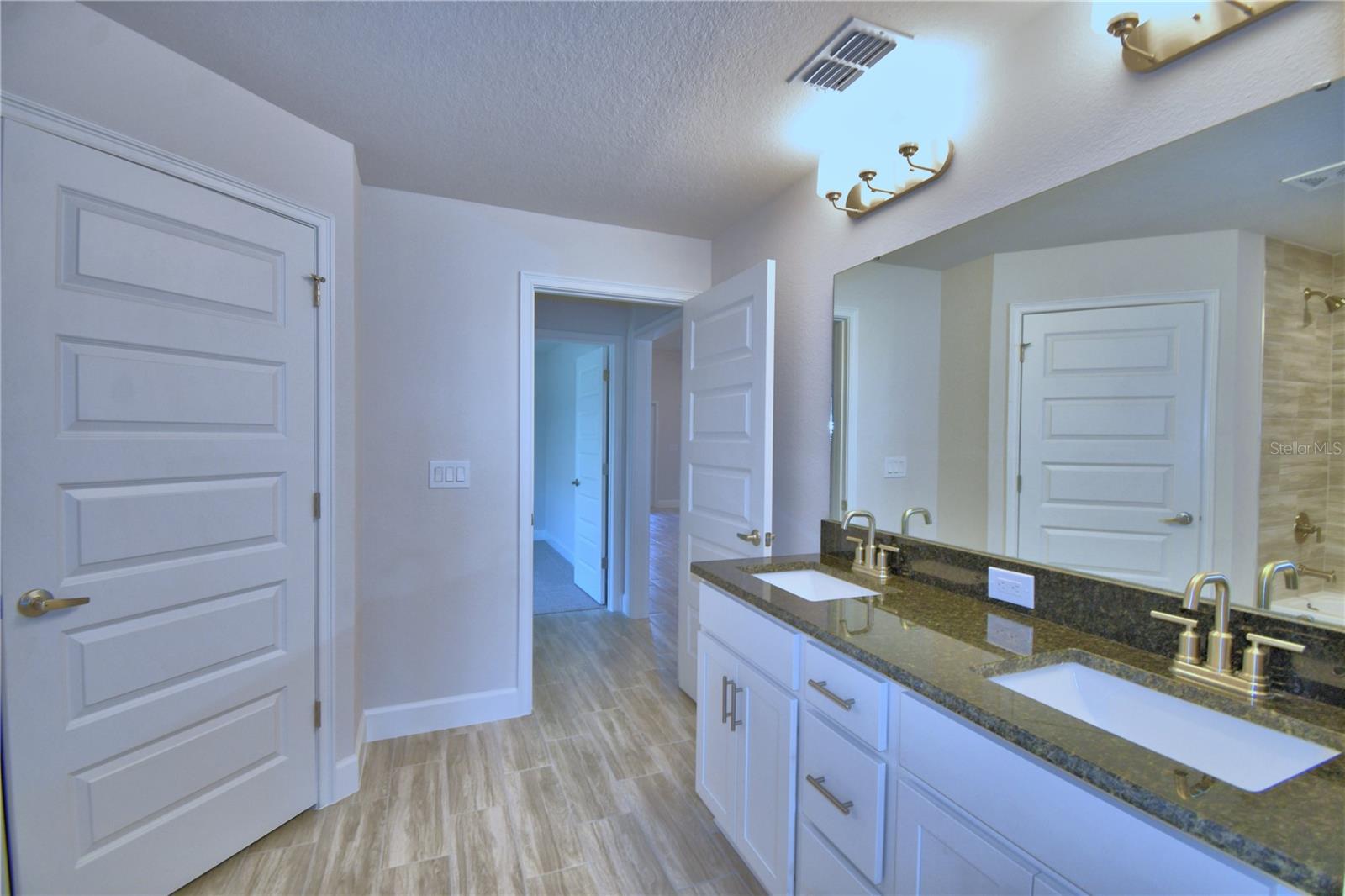5120 Villa Crest Way Property Photo 24