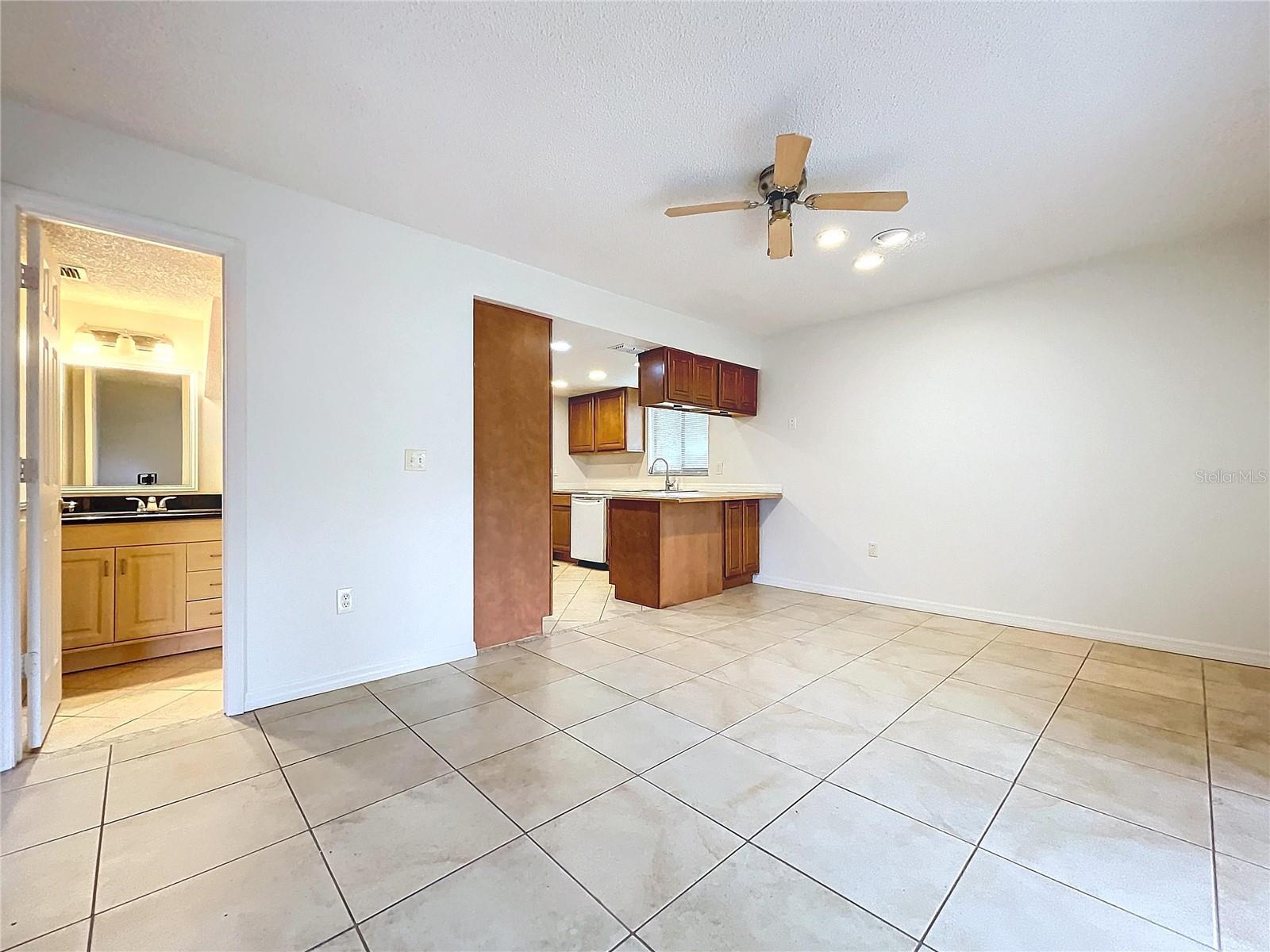 1426 Persimmon Way Property Photo 32