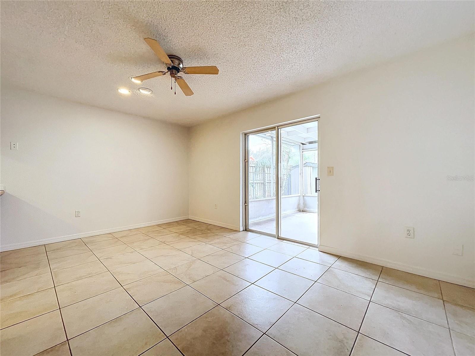 1426 Persimmon Way Property Photo 33
