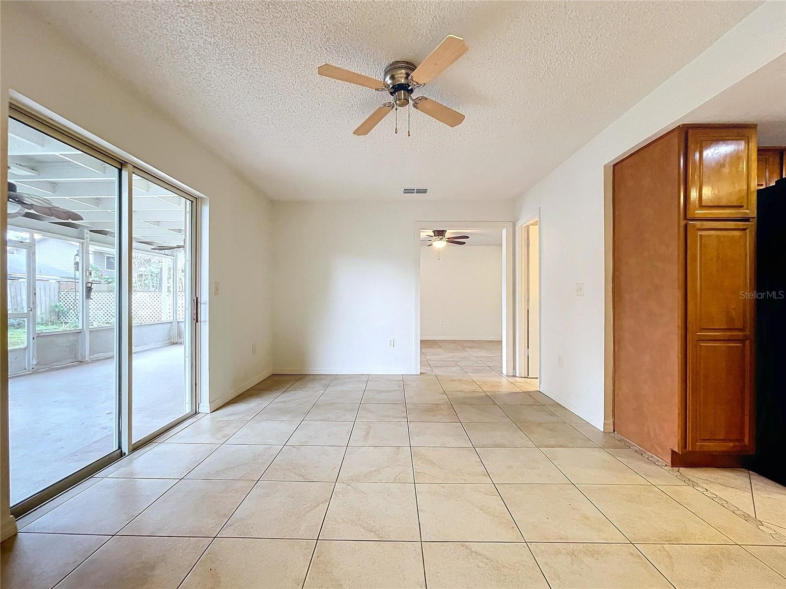 1426 Persimmon Way Property Photo 34