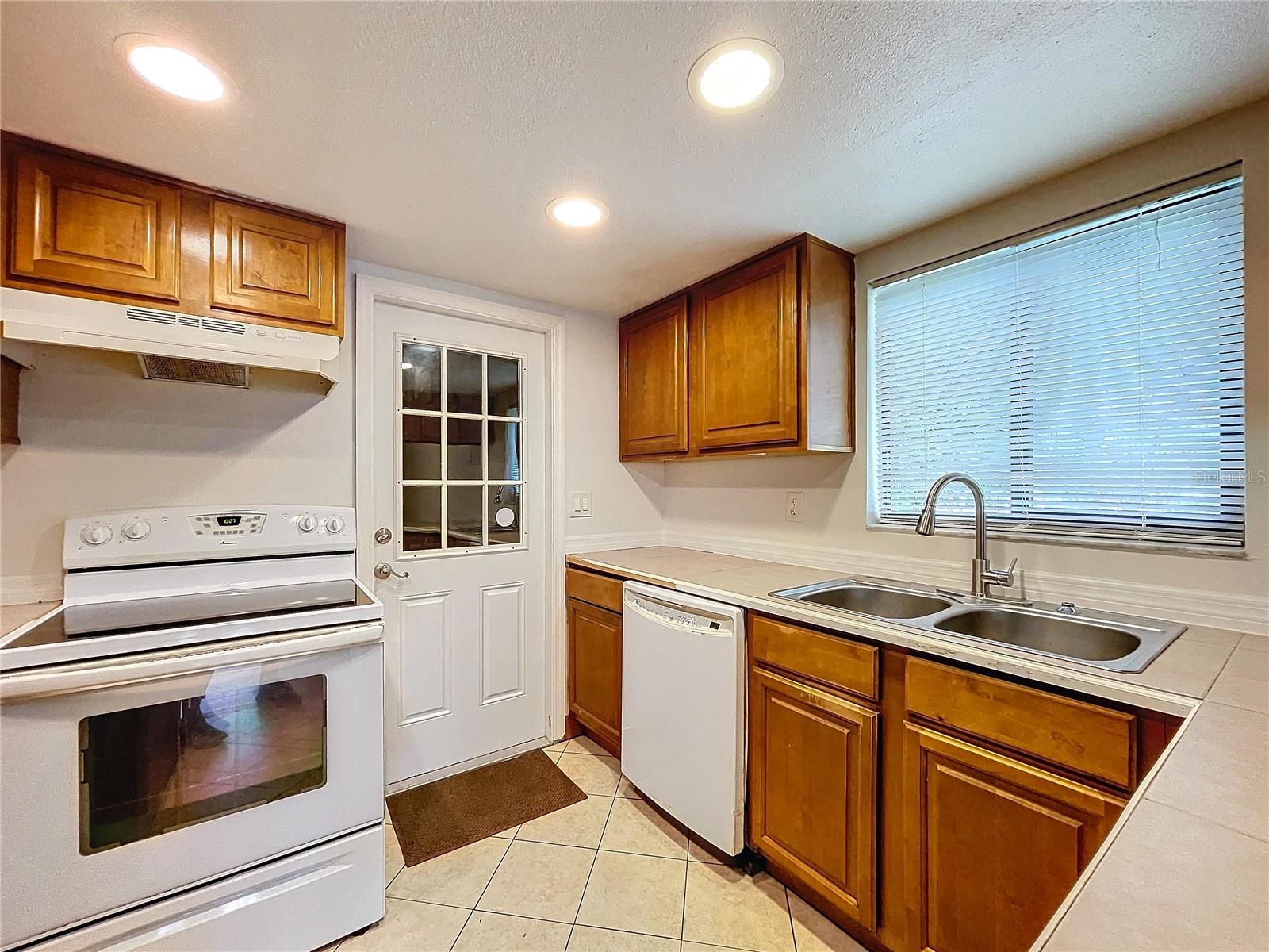 1426 Persimmon Way Property Photo 38