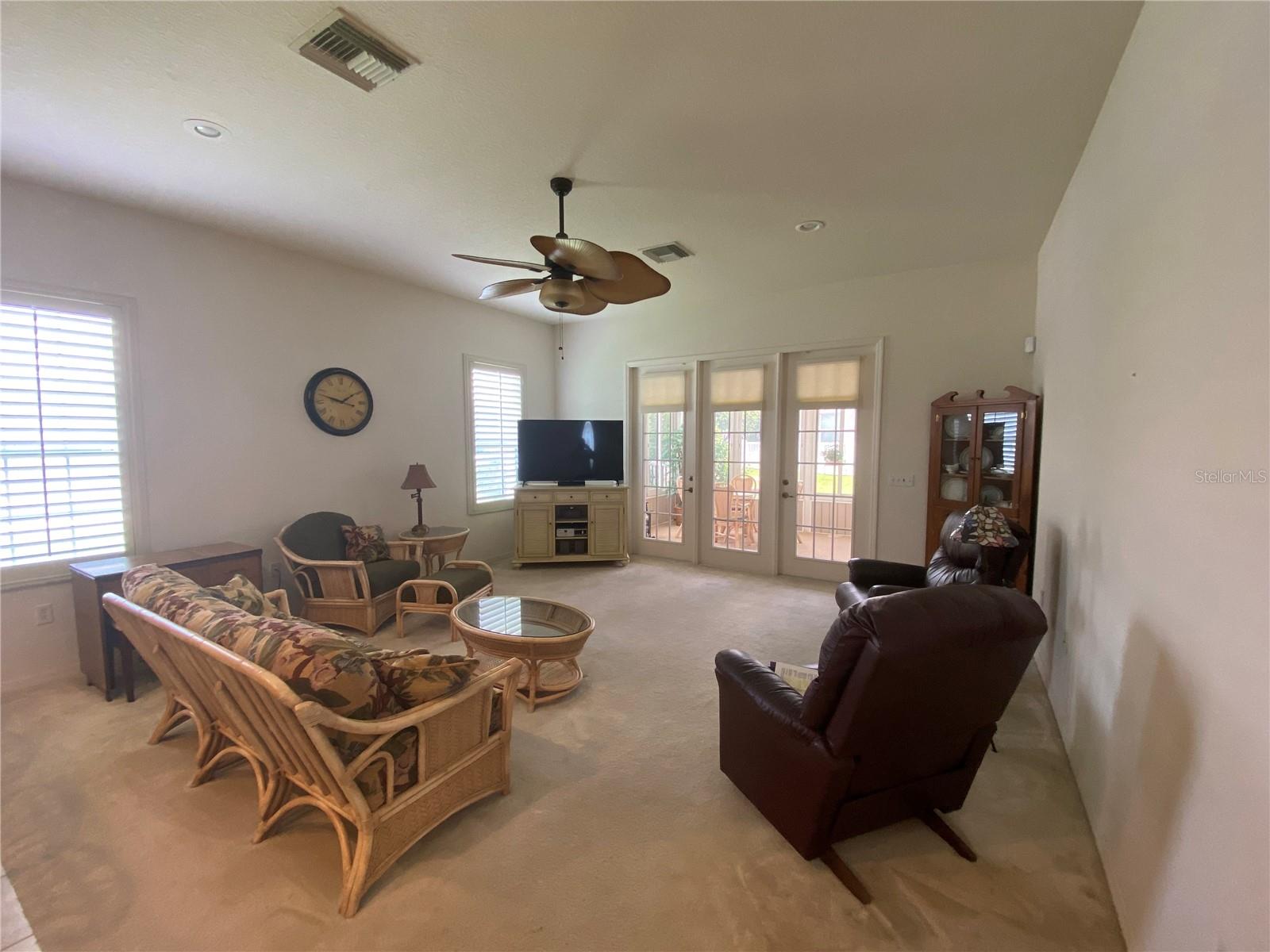 323 Travelers Dr Property Photo 6