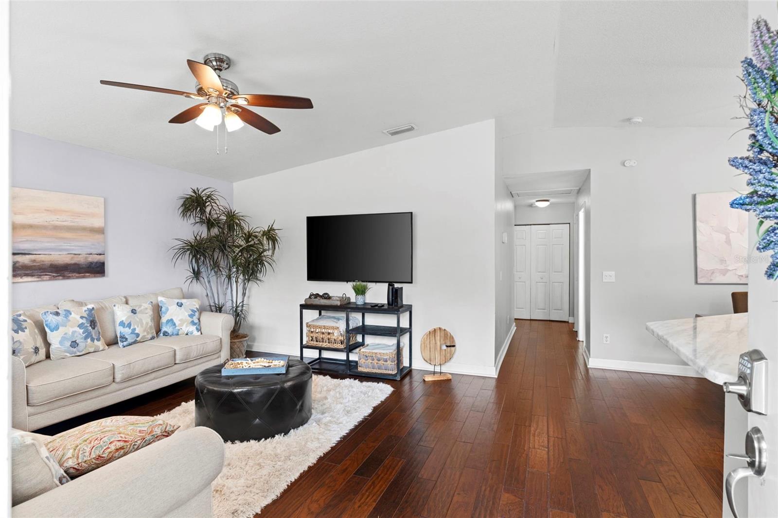 1507 E Henry Ave Property Photo 4