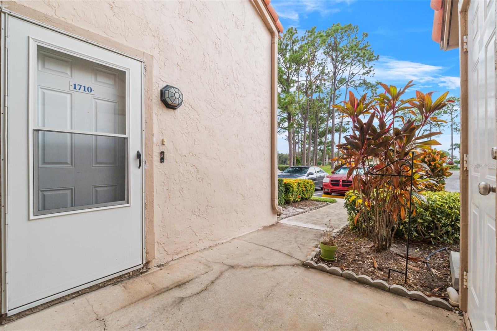 1710 Garden Lake Dr #1710 Property Photo 3