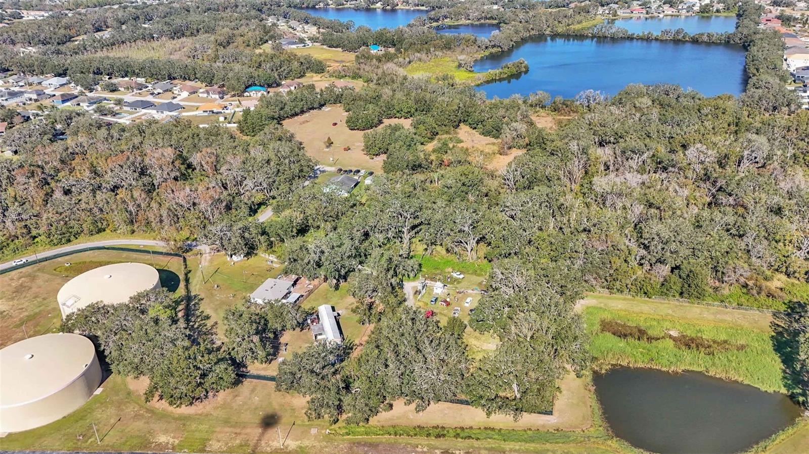 Arnaz Dr Property Photo 5