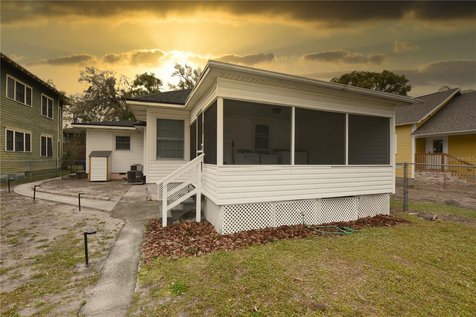 705 E Lime St Property Photo