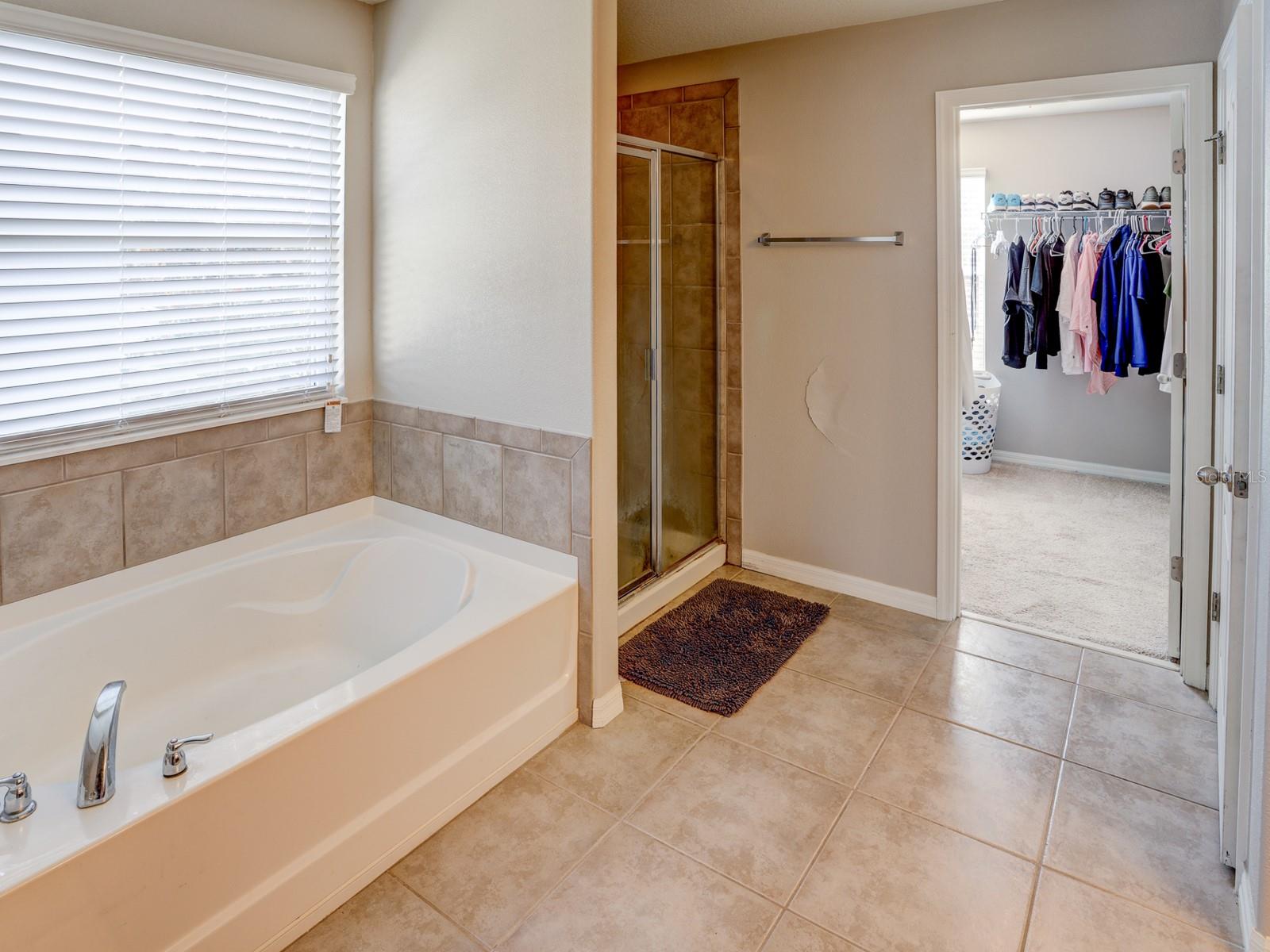 1918 Wind Meadows Dr Property Photo 25