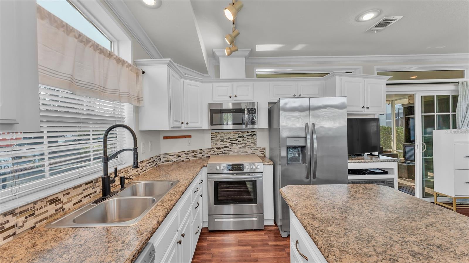 2307 Limewood Ave Property Photo 11