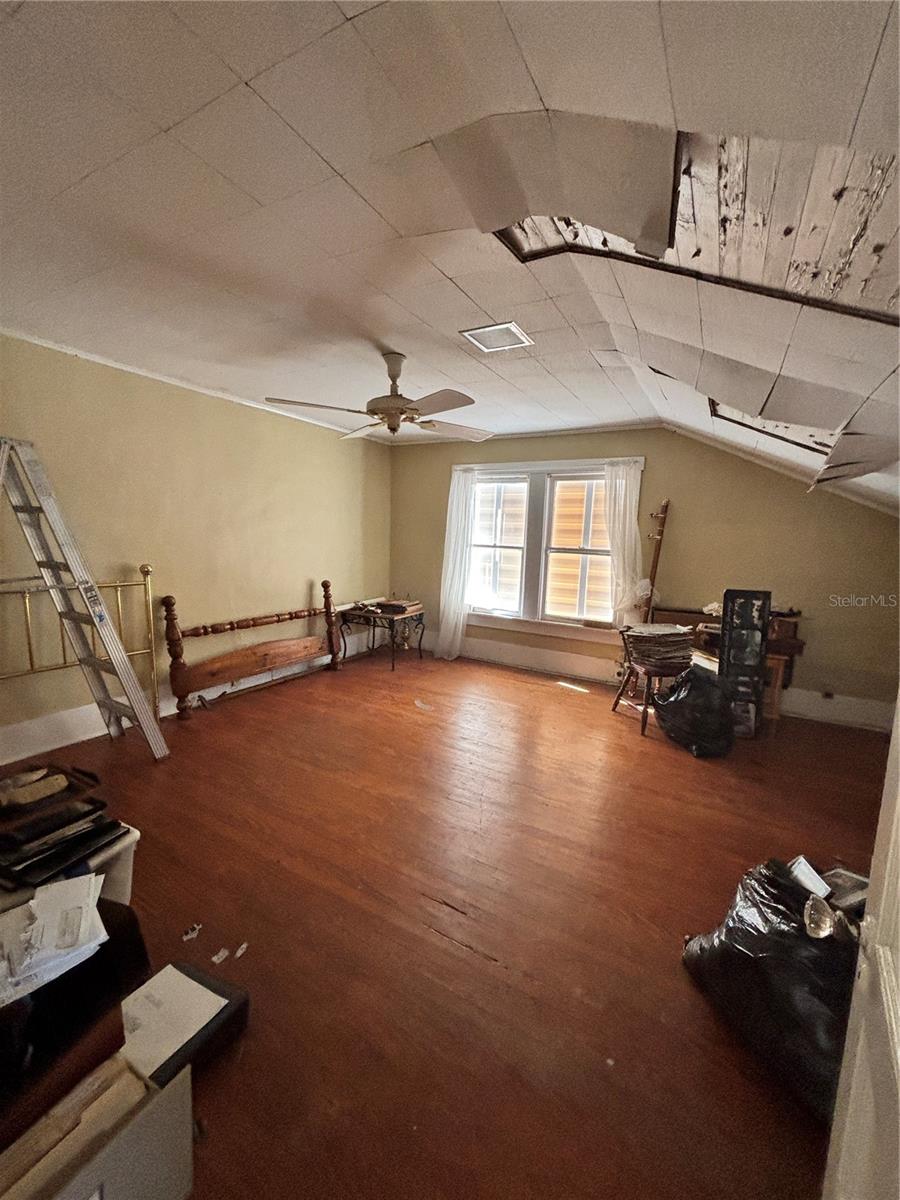945 E Broadway St Property Photo 31