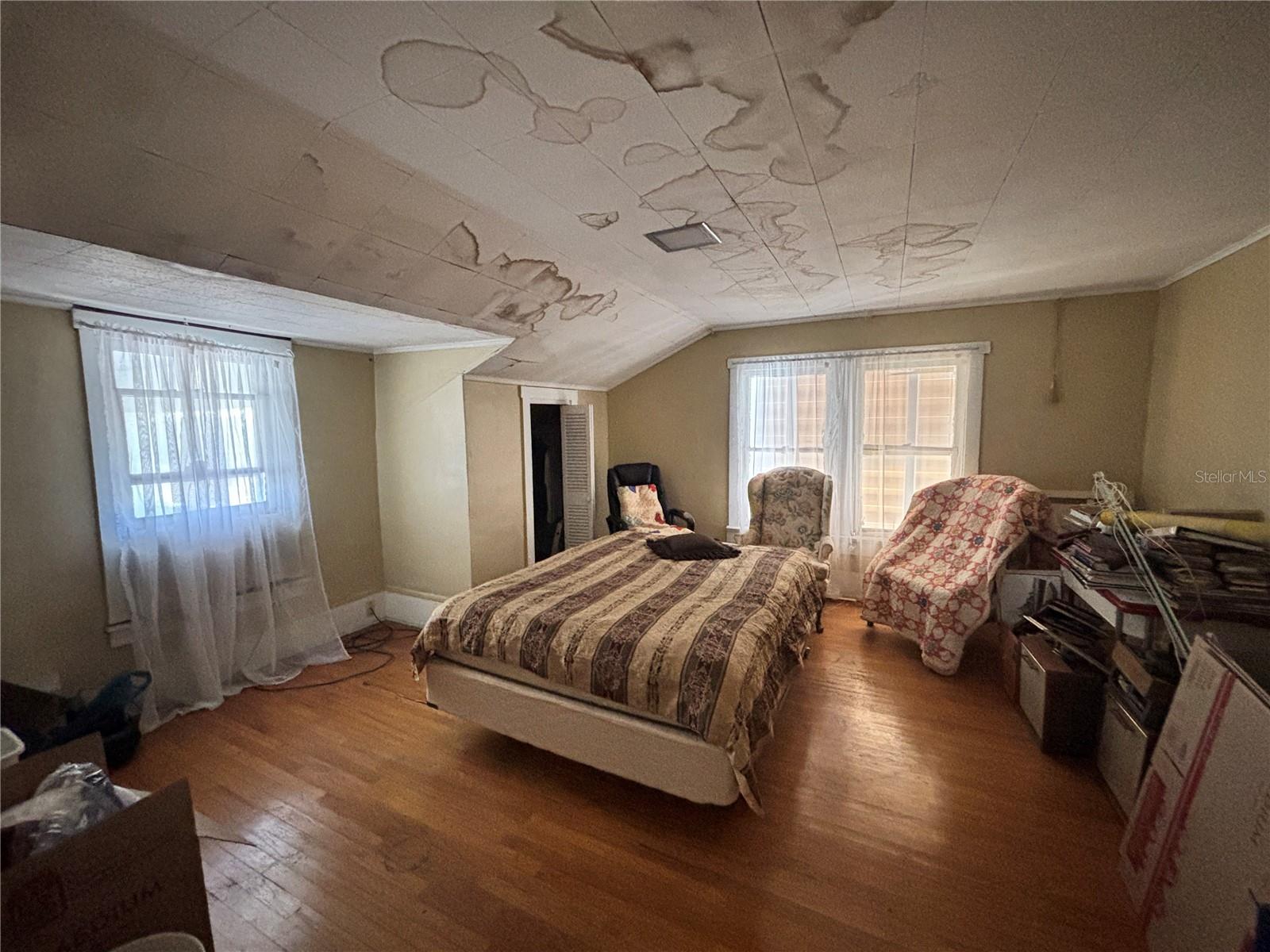 945 E Broadway St Property Photo 33