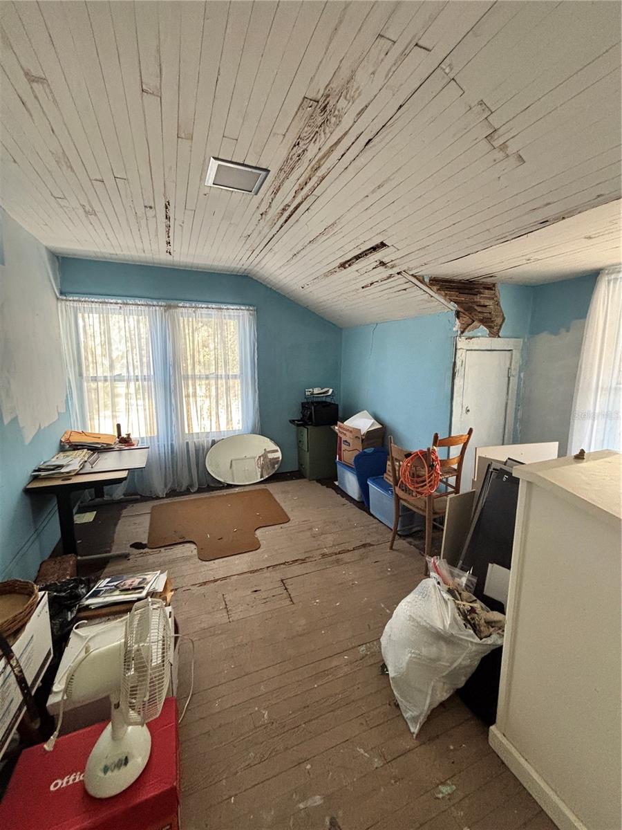 945 E Broadway St Property Photo 34