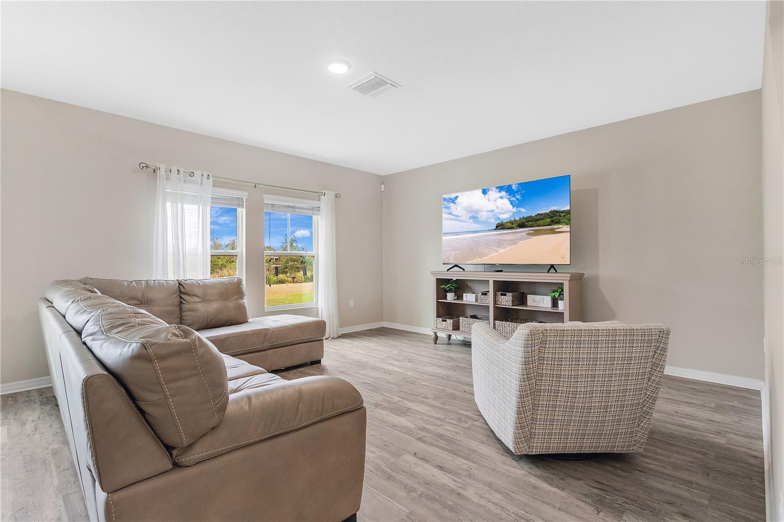 5460 Siltstone St Property Photo 4