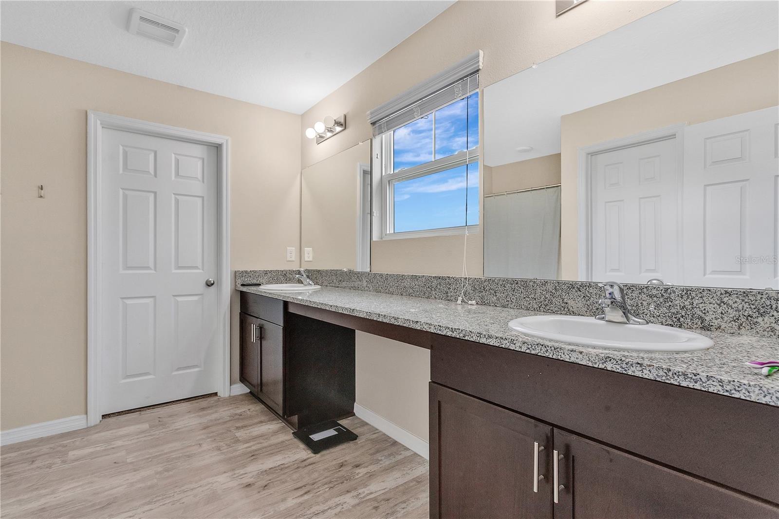 5460 Siltstone St Property Photo 13