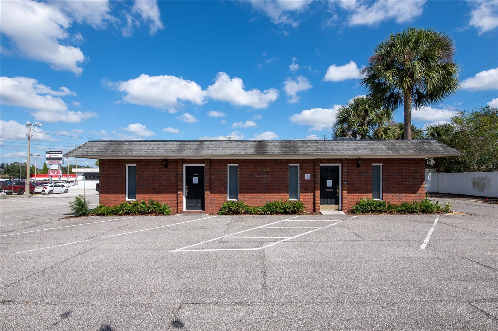 4202 S Florida Ave Property Photo 4