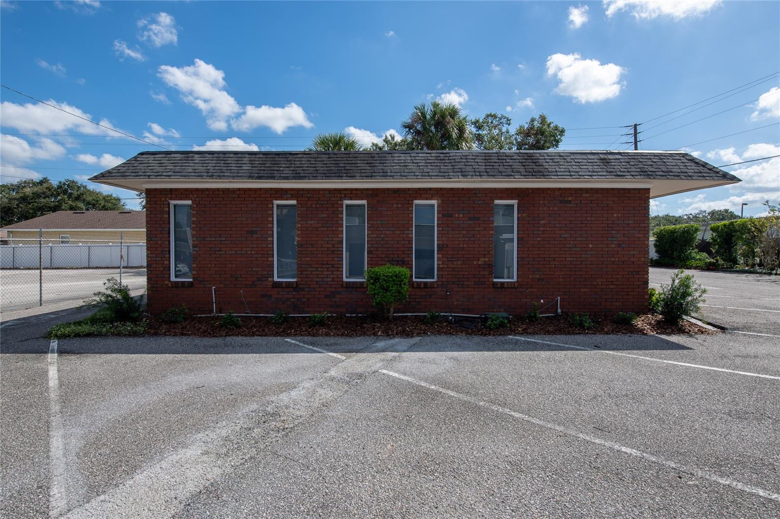 4202 S Florida Ave Property Photo 7