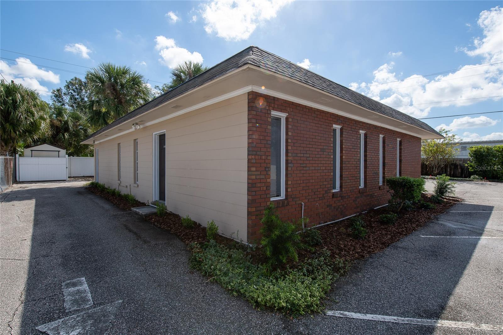 4202 S Florida Ave Property Photo 8