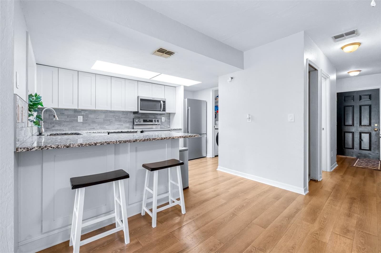 1561 Lakeview Dr #945 Property Photo 8