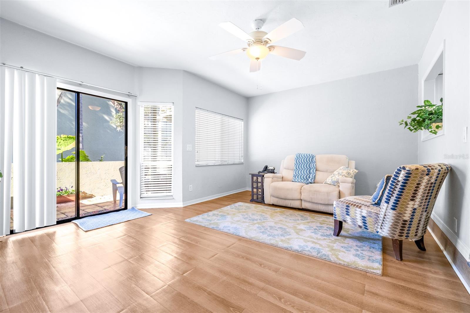 1561 Lakeview Dr #945 Property Photo 15
