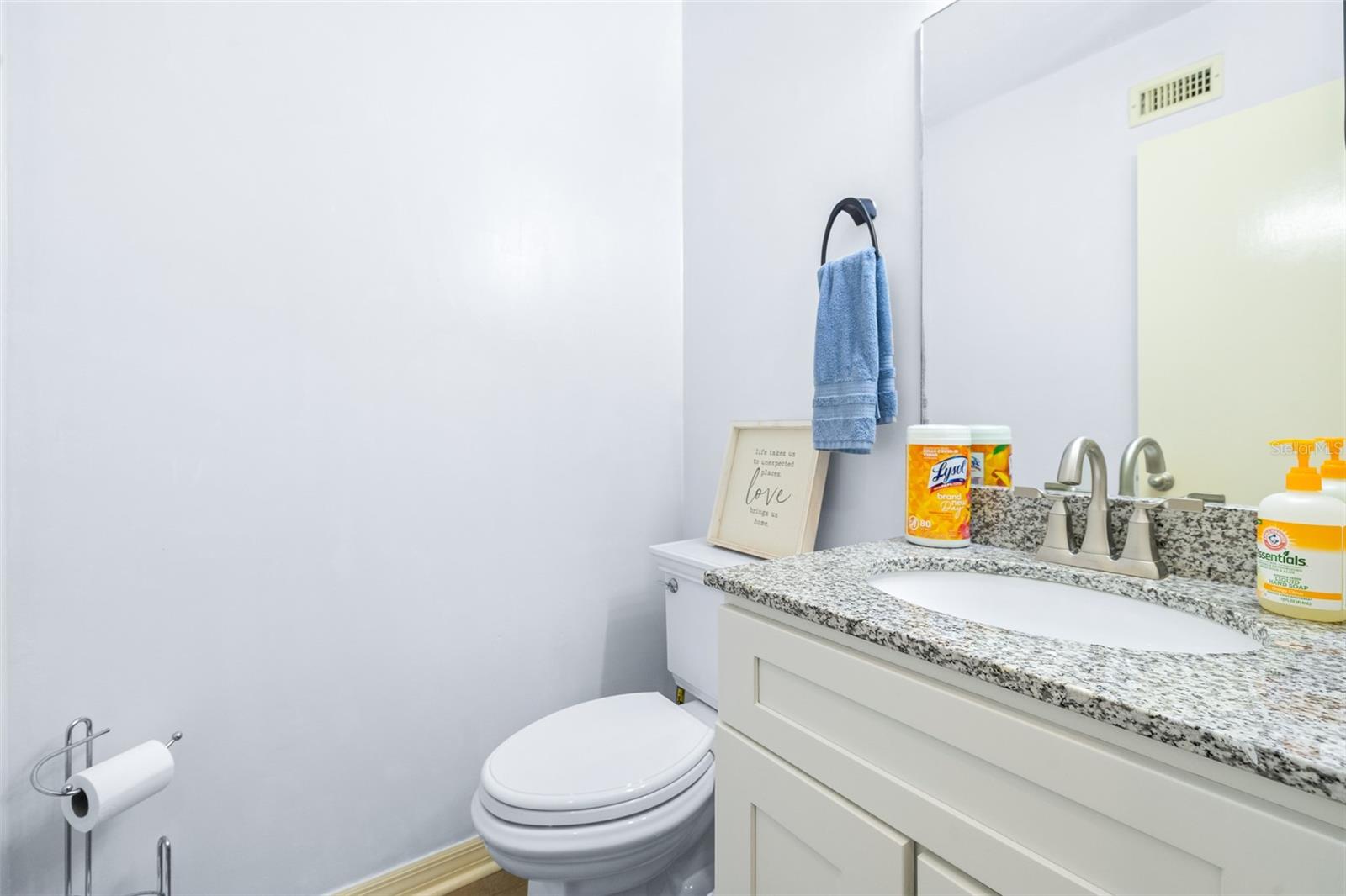 1561 Lakeview Dr #945 Property Photo 18