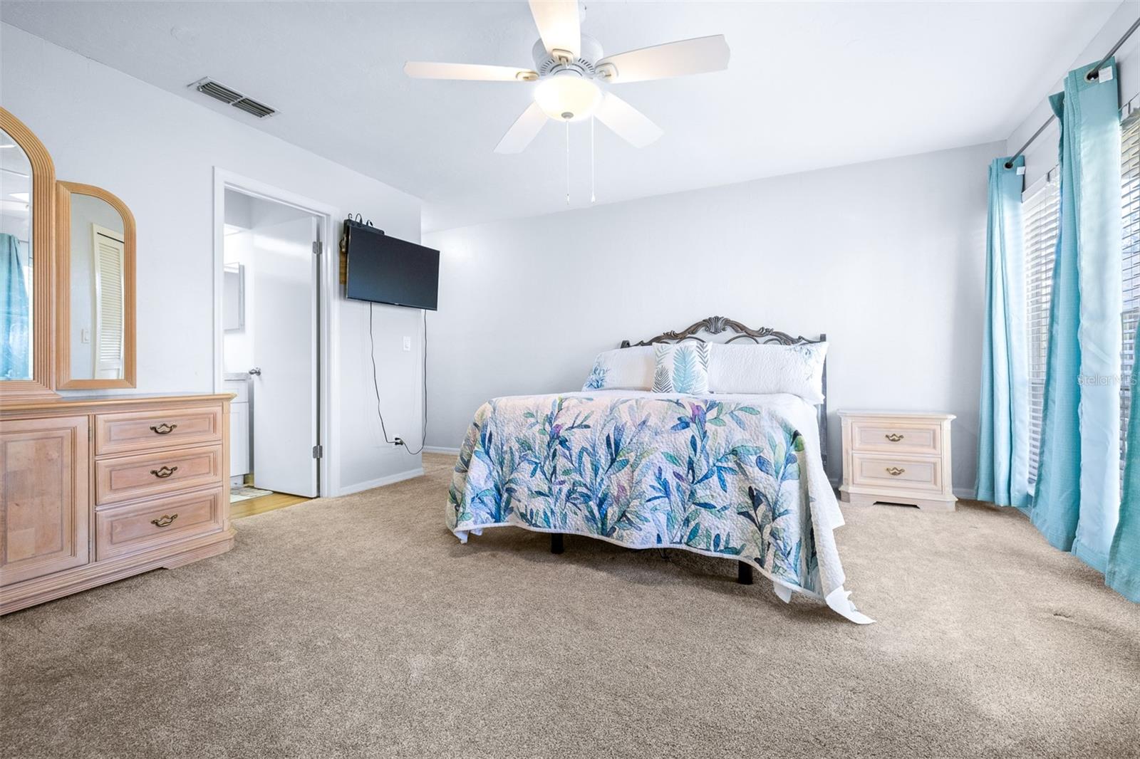 1561 Lakeview Dr #945 Property Photo 22