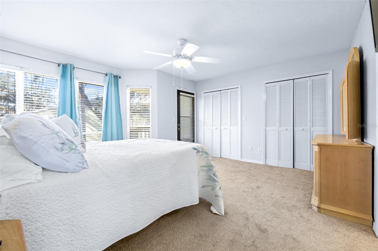1561 Lakeview Dr #945 Property Photo 24