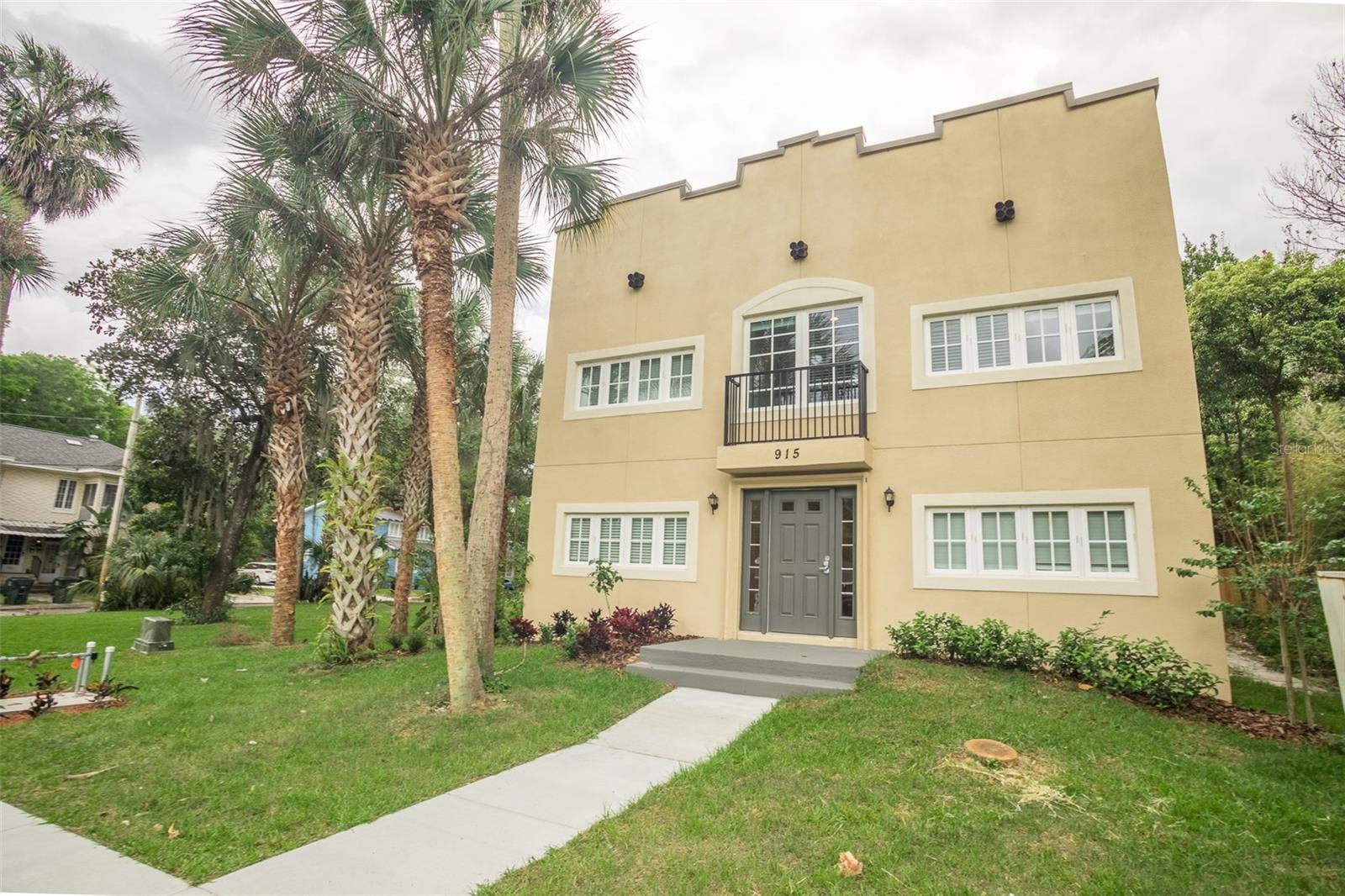 915 E Palmetto St Property Photo 3