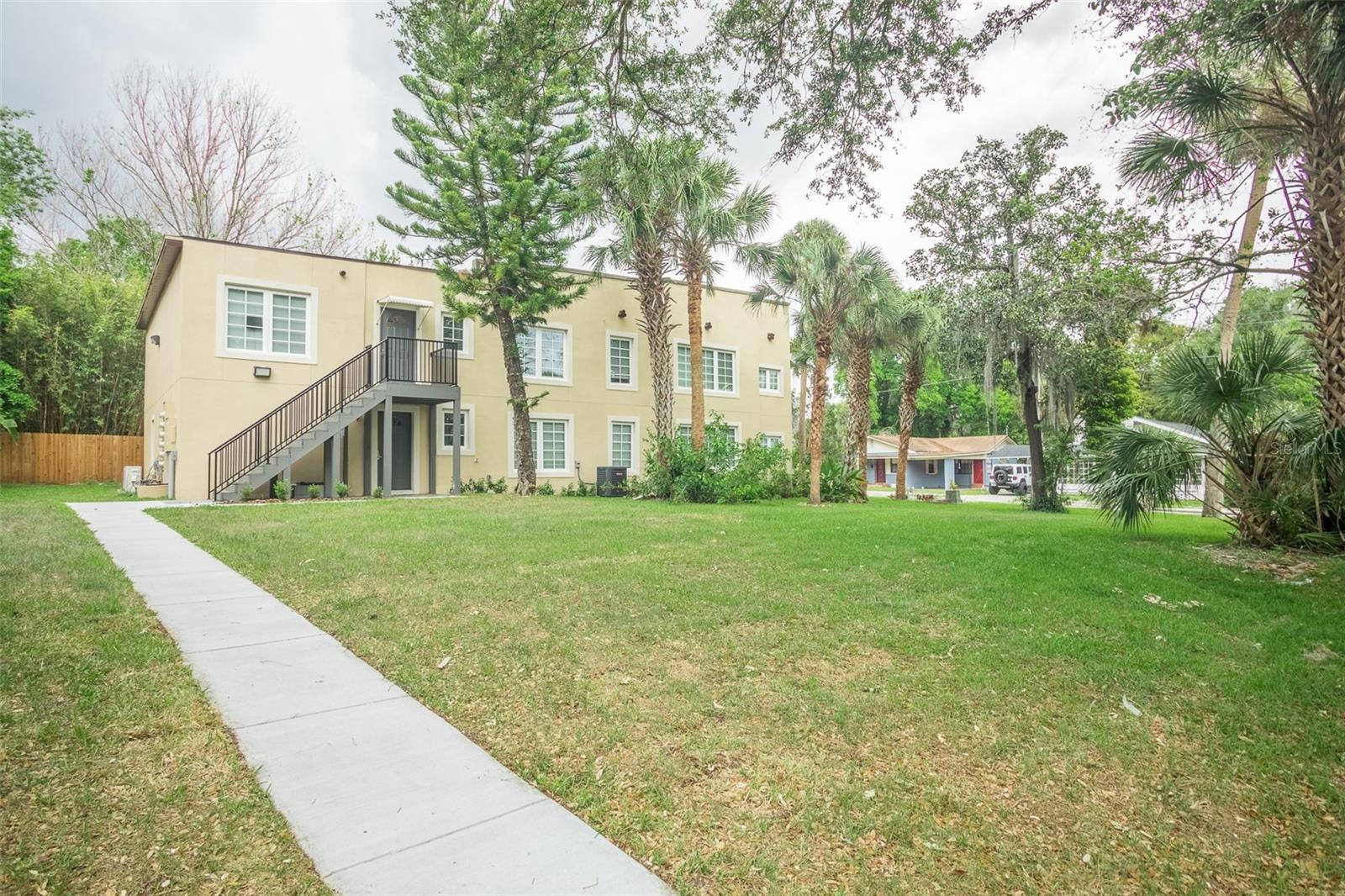 915 E Palmetto St Property Photo 6