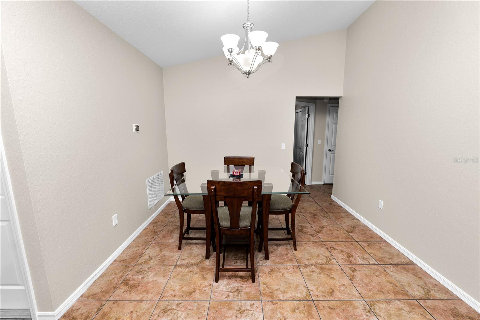 2160 Country Manor St Property Photo 4