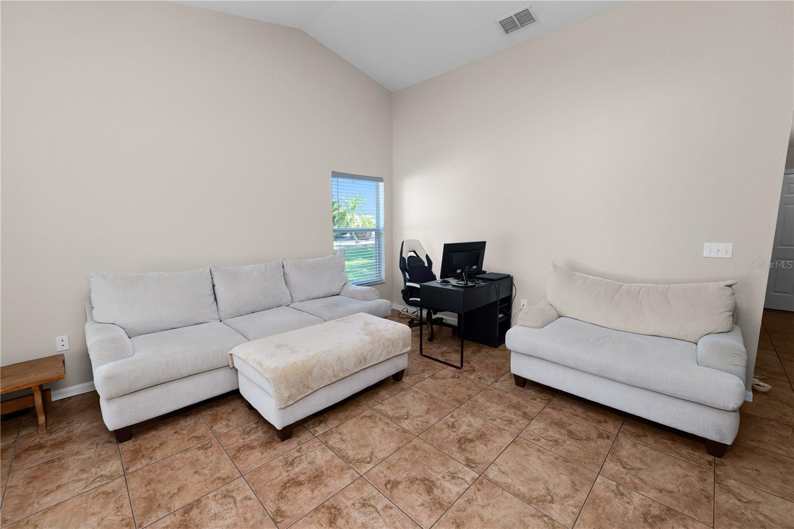 2160 Country Manor St Property Photo 11