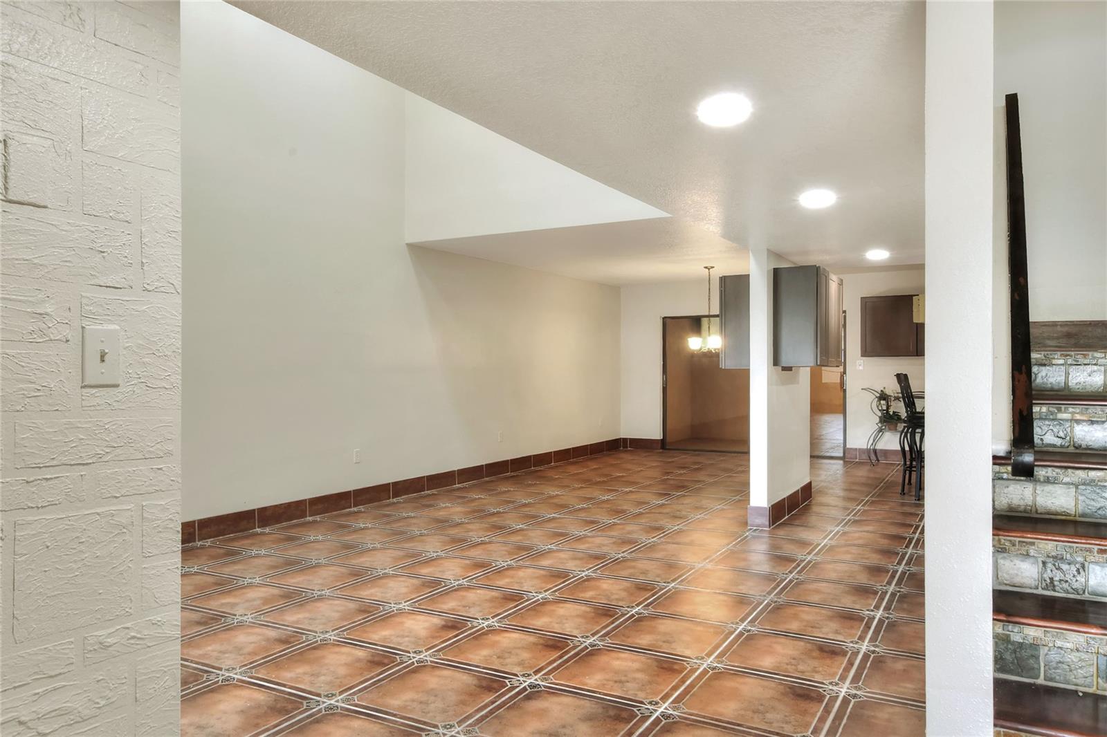 1880 N Crystal Lake Dr #4 Property Photo 6
