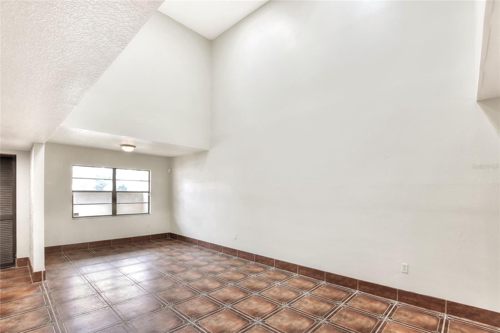 1880 N Crystal Lake Dr #4 Property Photo 11
