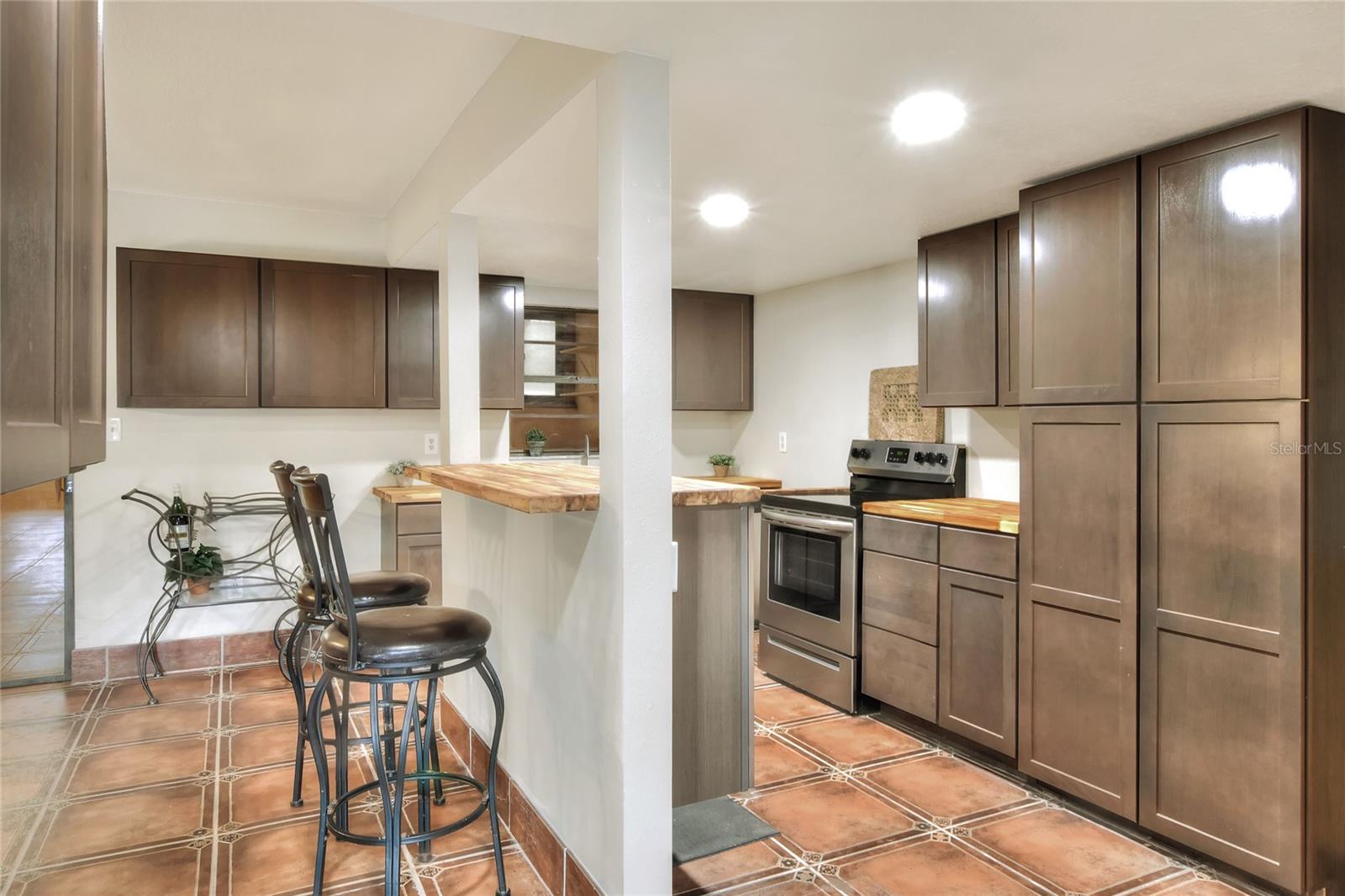 1880 N Crystal Lake Dr #4 Property Photo 17